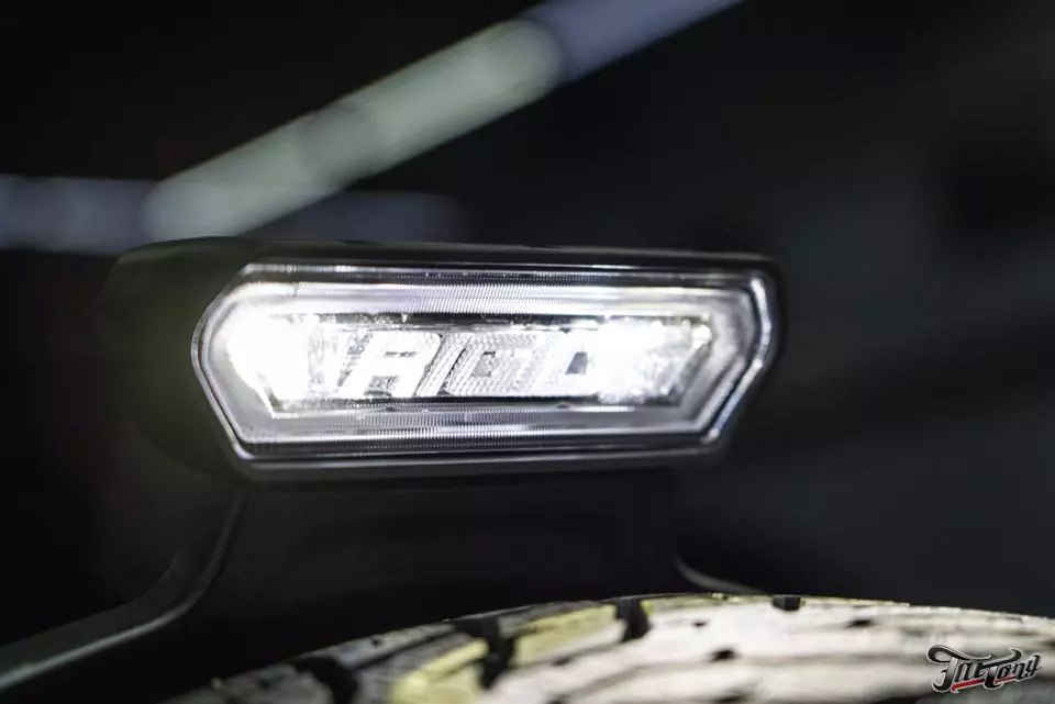 Jeep Wrangler. Halo Lights с динамическим розжигом, стоп-сигнал Rigid и ремни безопасности в цвет кузова!